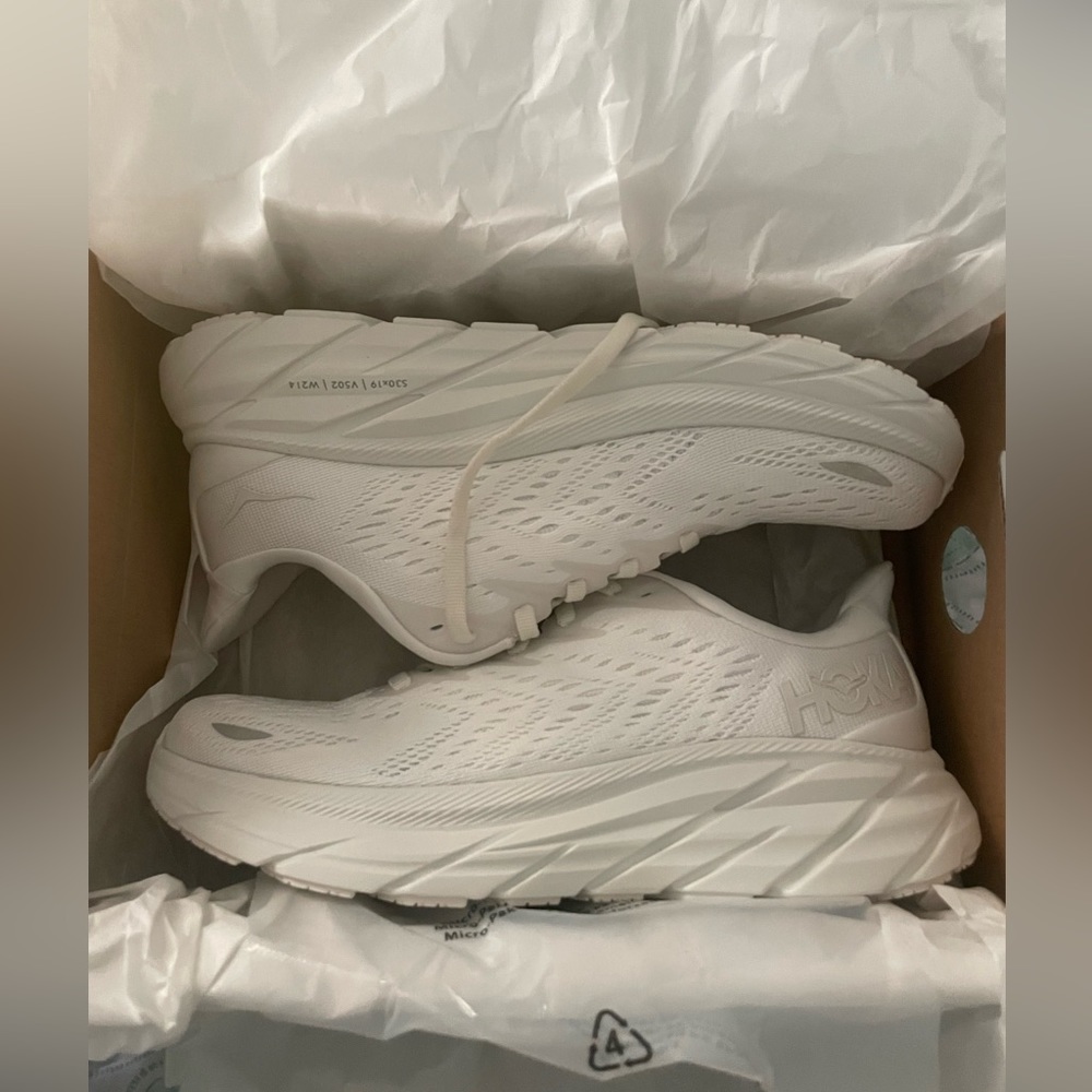 Hoka Clifton 8 white (womens)
